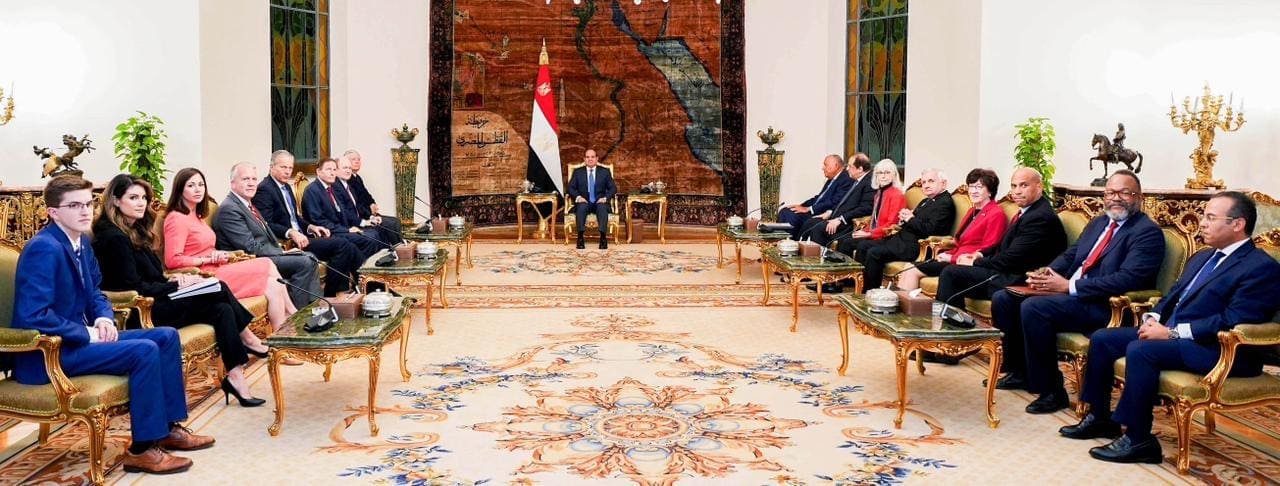 الرئيس المصري يوجه 4 رسائل حاسمة لـ وفد الشيوخ الأمريكي