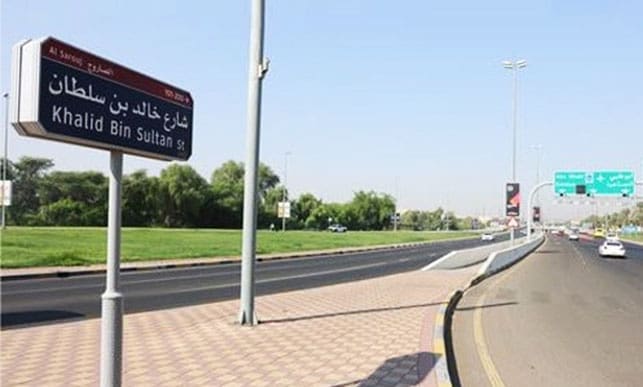 شرطة أبوظبي تعلن تخفيض السرعة إلى 80 كم بشارع الشيخ خالد بن سلطان في العين