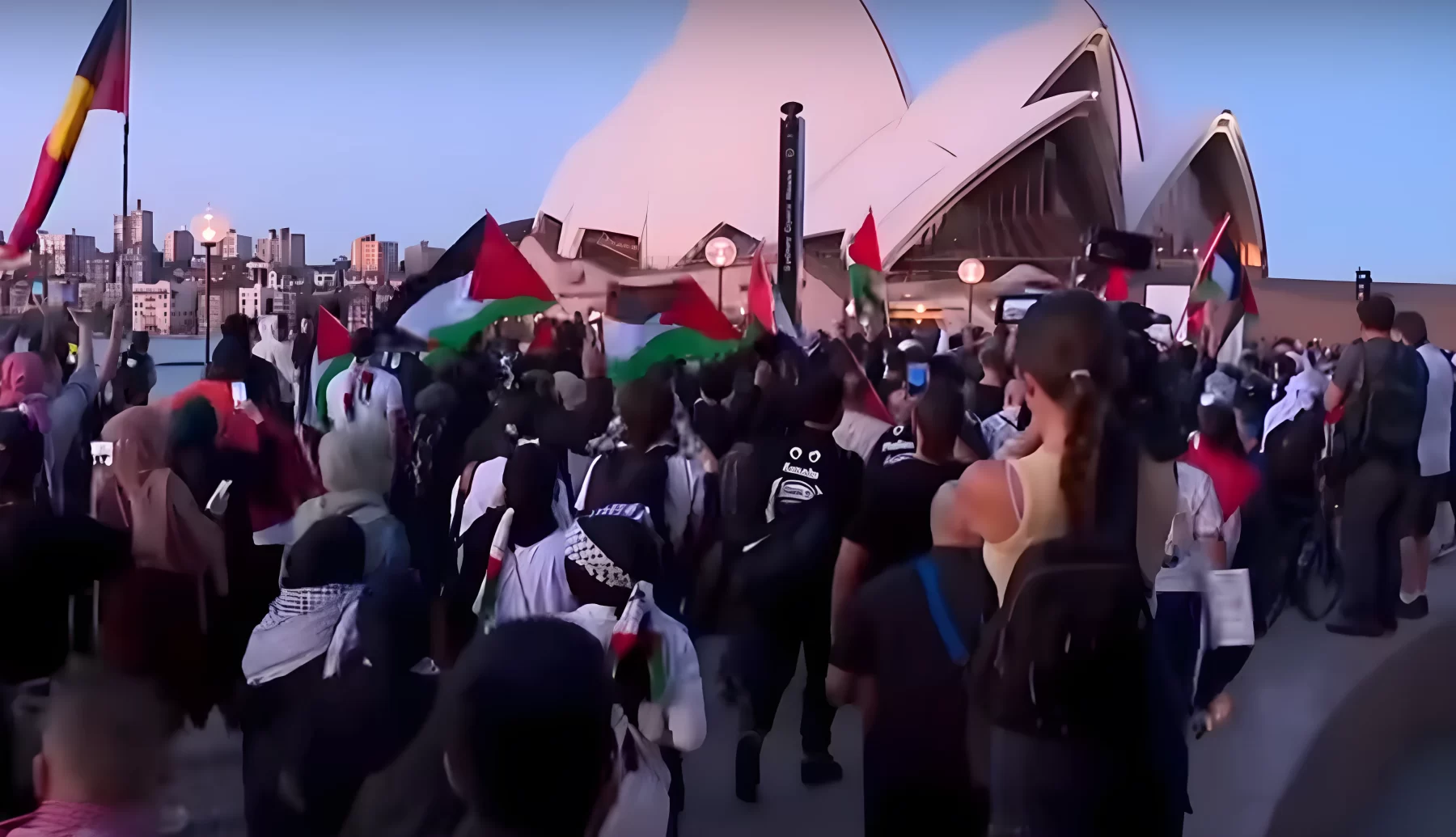 تقرير حول مسيرة لنشطاء فلسطينيين وعرب بسيدني عاصمة أستراليا