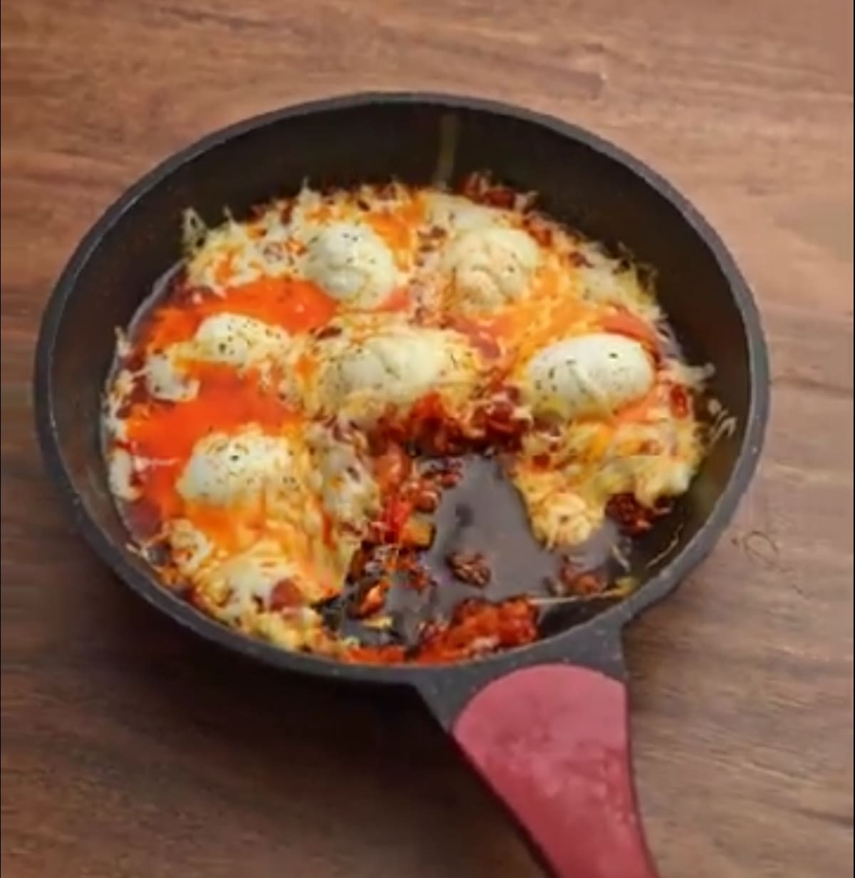 البيض على الطريقة التركية: وصفة لذيذة وسهلة التحضير