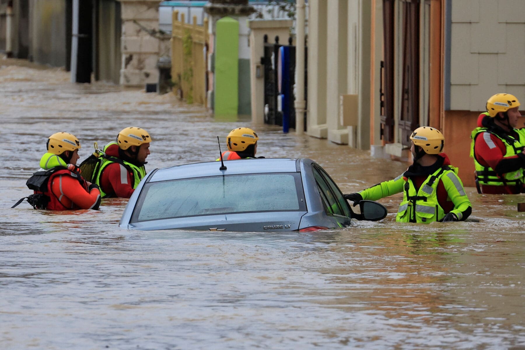 فيضانات شمال فرنسا تعطل عشرات المدارس