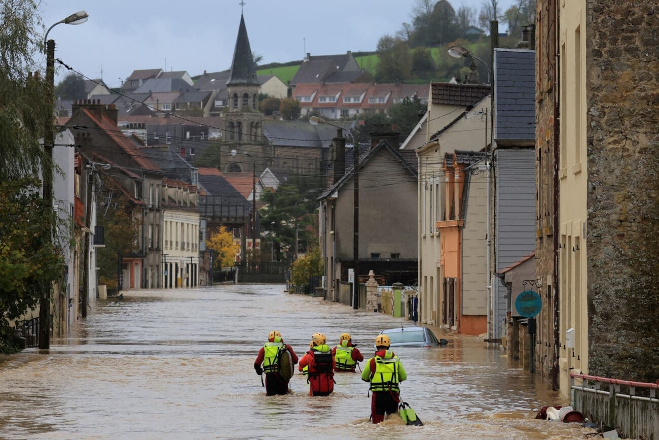 فيضانات فرنسا تدمر الطرق وتجعلها غير صالحة