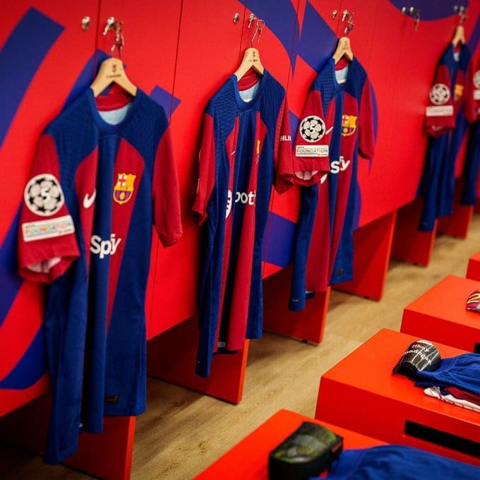 قمصان لاعبي برشلونة - مصدر الصورة: حساب برشلونة على تويتر