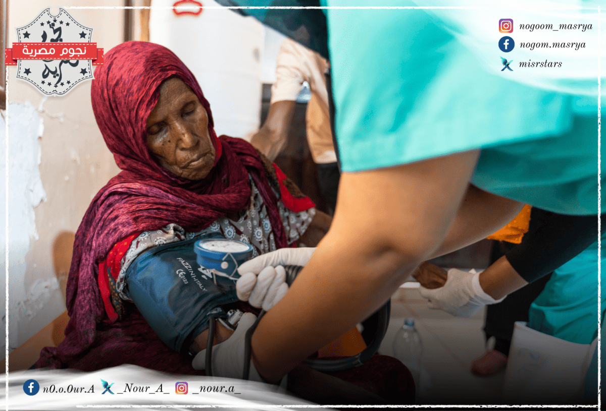مواطنة سودانية تتلقى العلاج - مصدر الصورة: صفحة World Health Organization (WHO) على منصة إكس