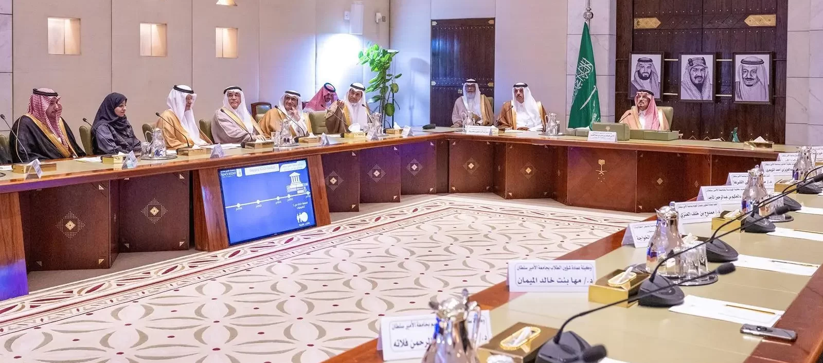 أمير الرياض يناقش مشروعات جامعة الأمير سلطان الحالية والمستقبلية