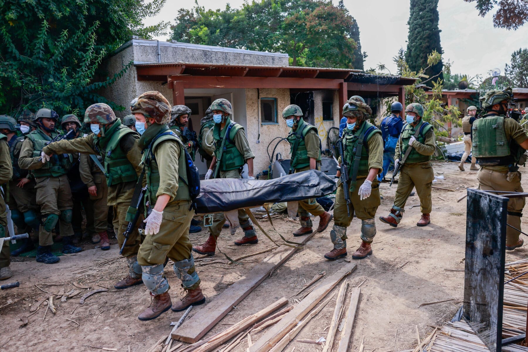 جثث الجنود الإسرائيليين ينبعث منها رائحة كريهة