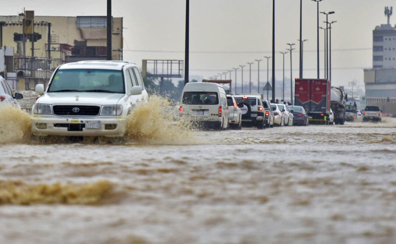 الدفاع المدني السعودي يحذر المواطنين من سقوط أمطار رعدية على معظم مناطق المملكة تستمر حتى الأربعاء المقبل