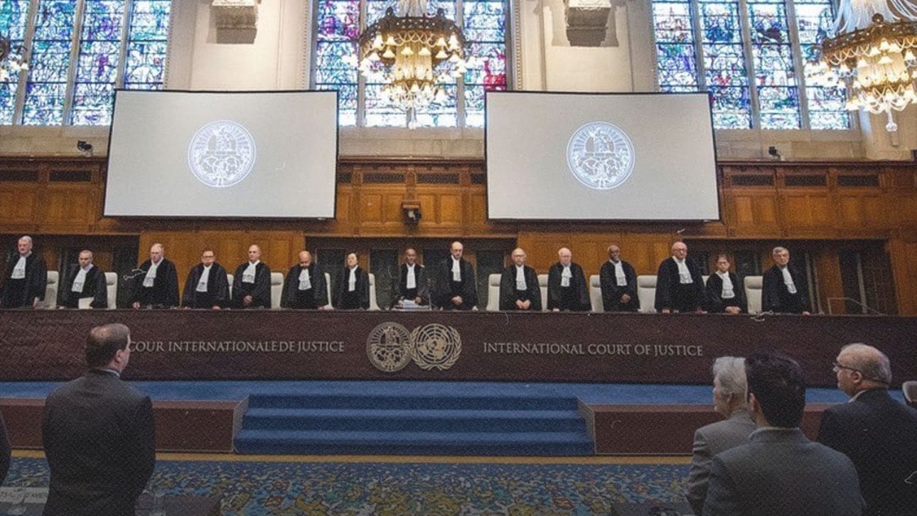 قضاة العدل الدولية ويتكونون من 15 عضو 