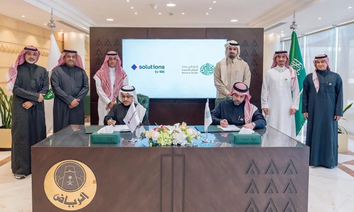 ريمات الرياض توقع عقد شراكة مع solutions by stc لإنشاء آلاف المواقف الذكية