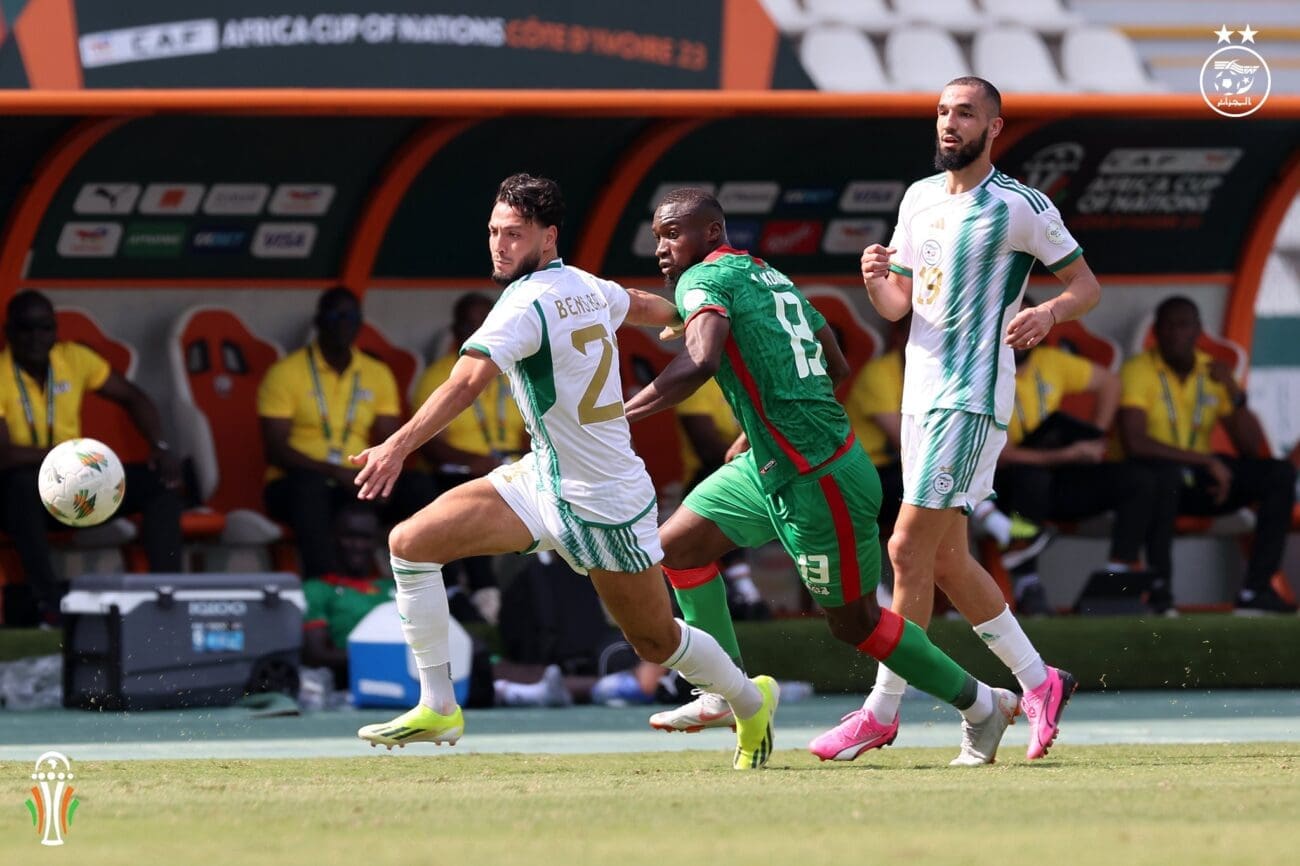 صورة من مباراة الجزائر وبوركينا فاسو في كأس أمم أفريقيا - مصدر الصورة: الحساب الرسمي للمنتخب الجزائري على "إكس".