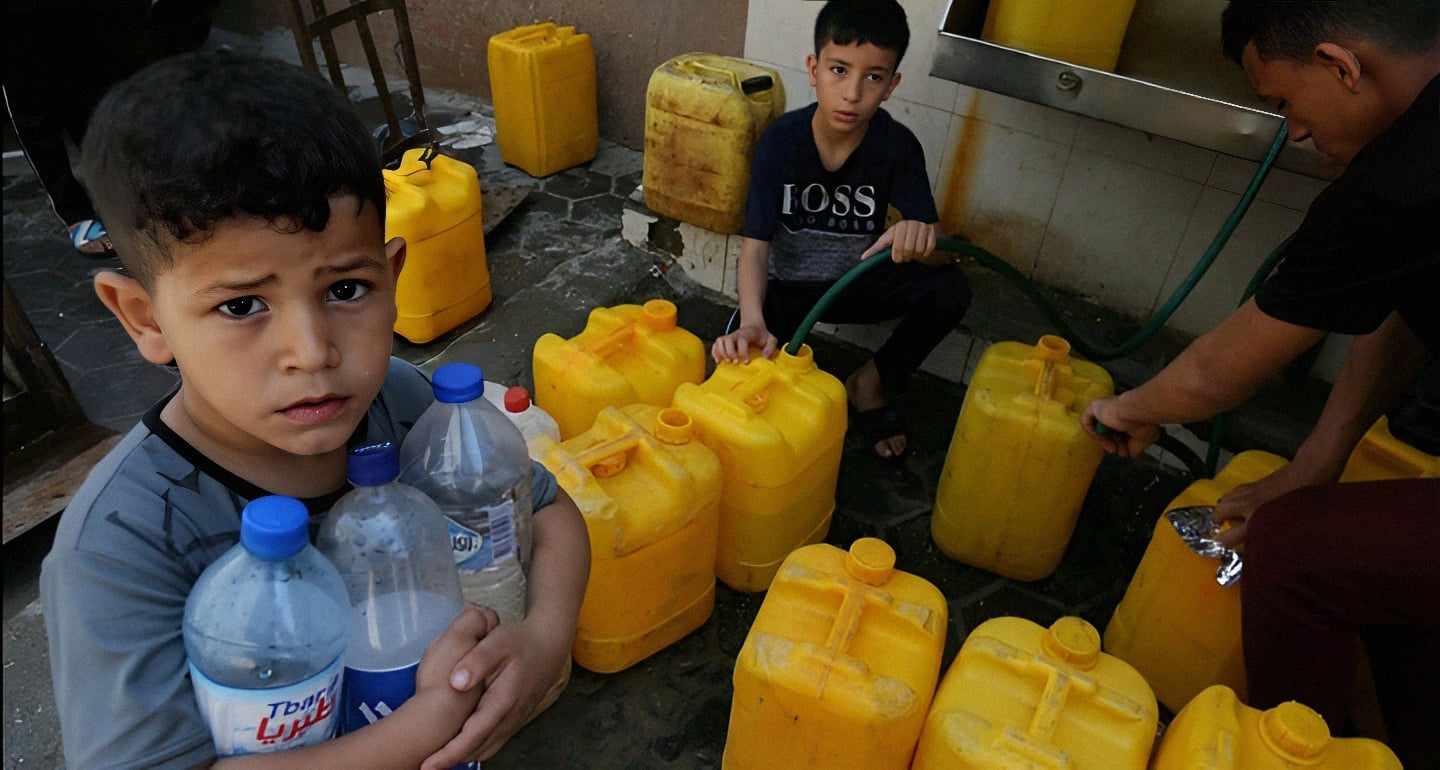مصر تمرر خطوط بلاستيكية لتوصيل المياه لأهالي رفح