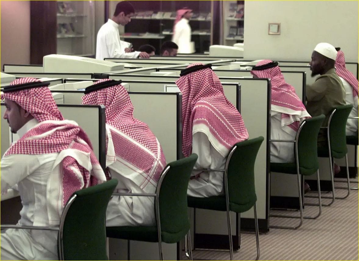 الموظفين في السعودية- المصدر اليوتيوب