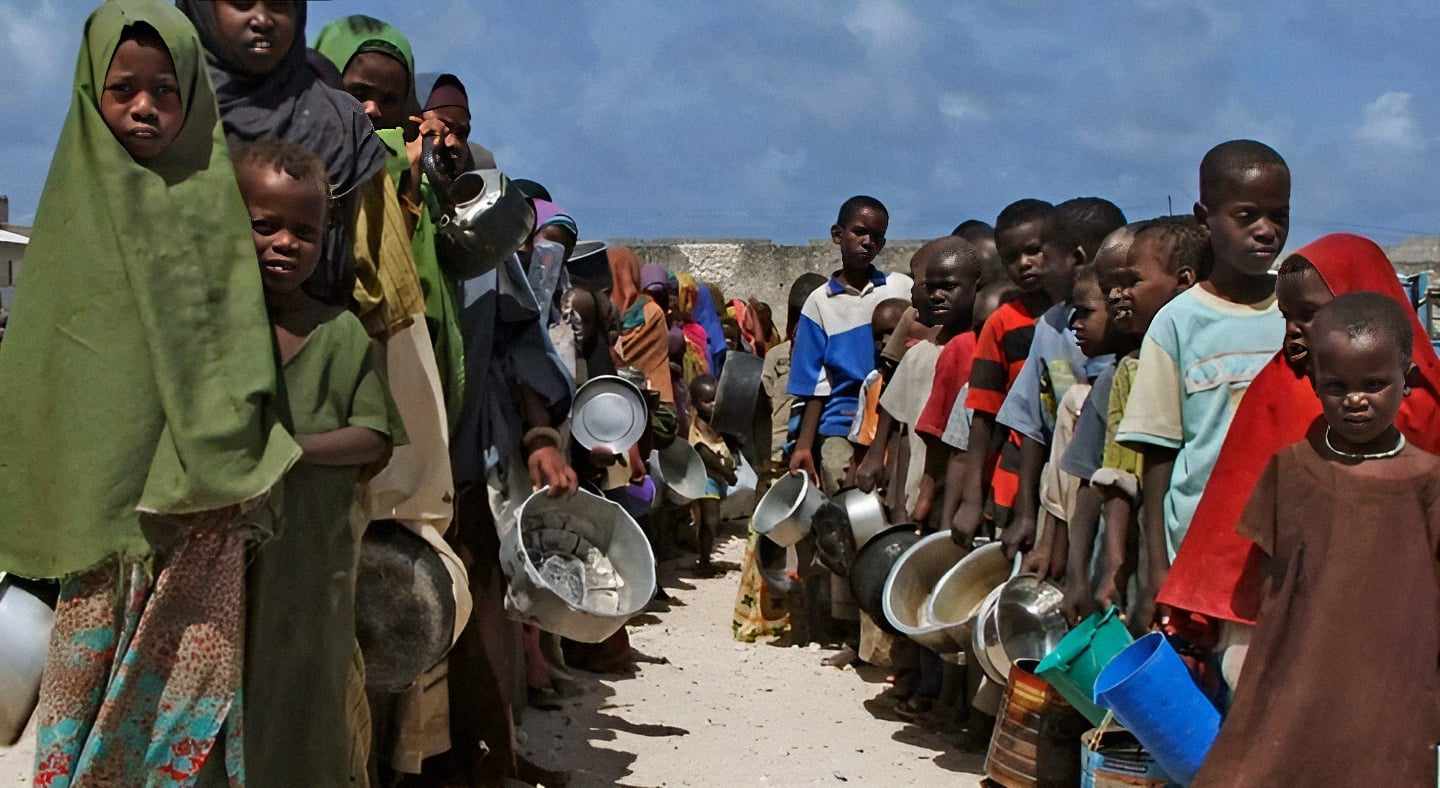 55 من الشعب السوداني فقط يحصلون على وجبة