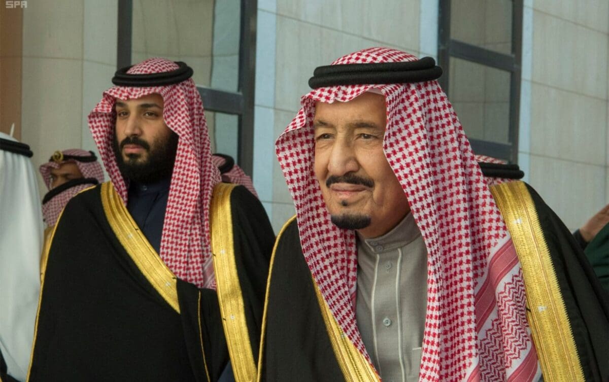 بتوجيه من الملك سلمان والأمير محمد بن سلمان| وزير الدفاع السعودي يتوجه إلى باكستان في زيارة رسمية