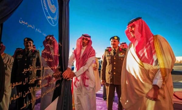 وزير الداخلية السعودي يقدم عدداً من الخدمات الرقمية لحرس الحدود بمنطقة تبوك