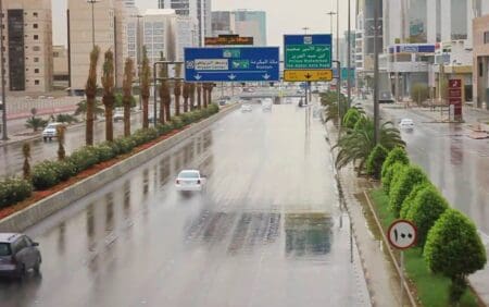 المديرية العامة للدفاع المدني في السعودية تحذر من استمرار الأمطار والتقلبات الجوية لمدة خمس أيام