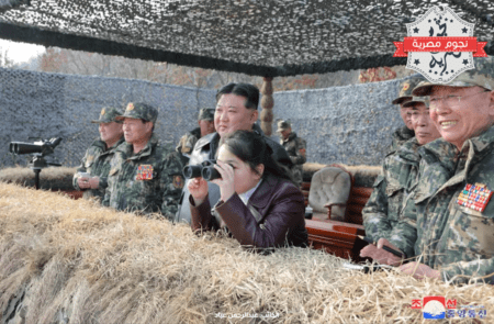 زعيم كوريا الشمالية وابنته يشاهدان عرضا عسكريا