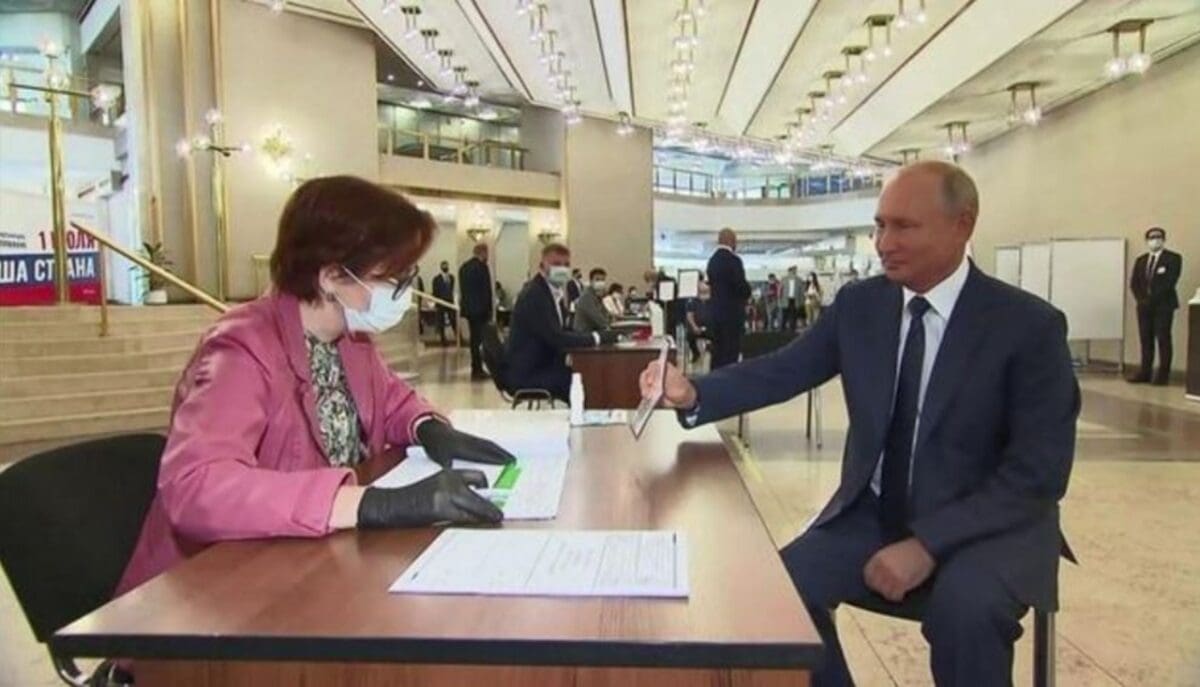 فورز فلاديمير بوتين بالانتخابات الرئاسية الروسية مصدر الصورة CBS News