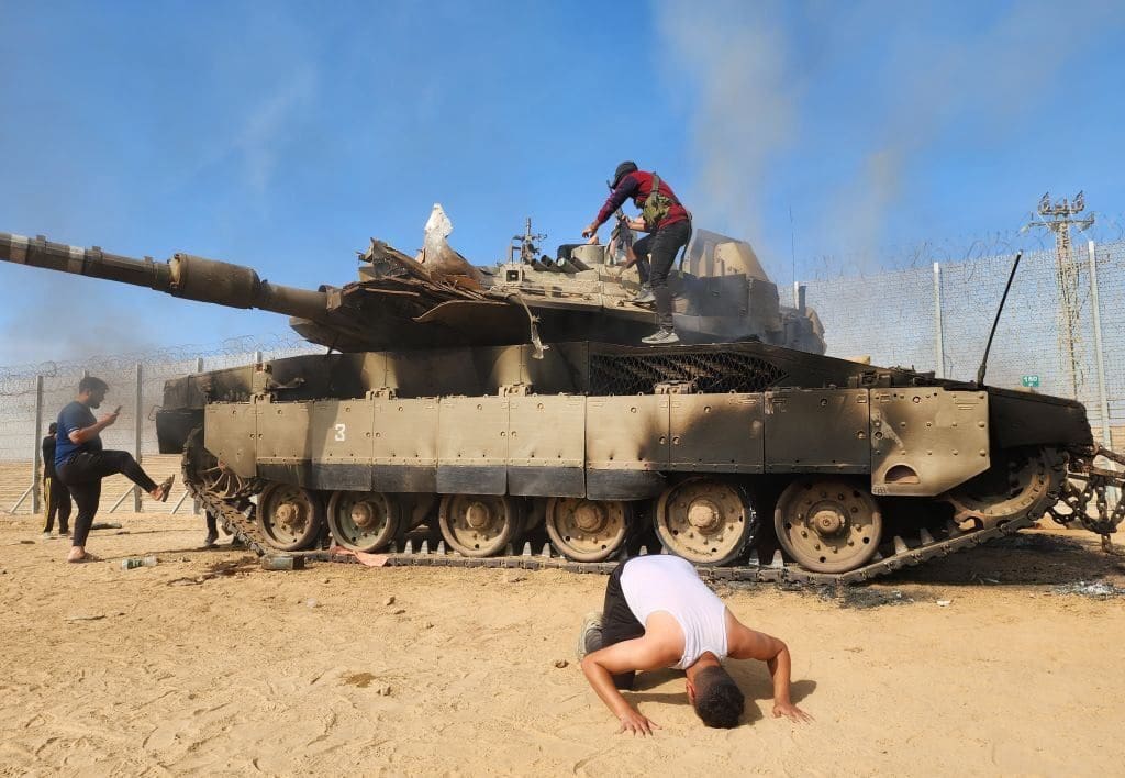 وقوع رتل عسكري إسرائيلي في كمين محكم بغزة ومعارك ضارية بين فصائل المقاومة في غزة وقوات الإحتلال