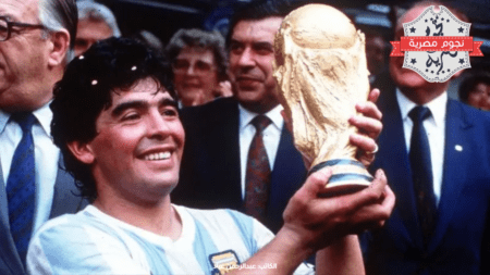 أسطورة كرة القدم الأرجنتينية دييغو مارادونا