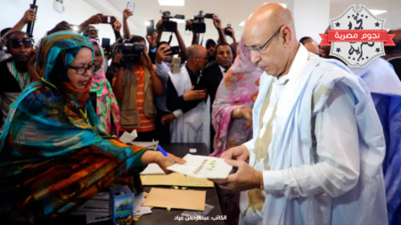 الرئيس الموريتاني ولد الشيخ الغزواني يدلي بصوته في انتخابات عام 2019